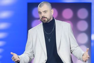 Pobodal mě migrant, ale soud ho pustil, prý nebyl nebezpečný. Německý umělec vysvětluje, proč emigroval - Novinky